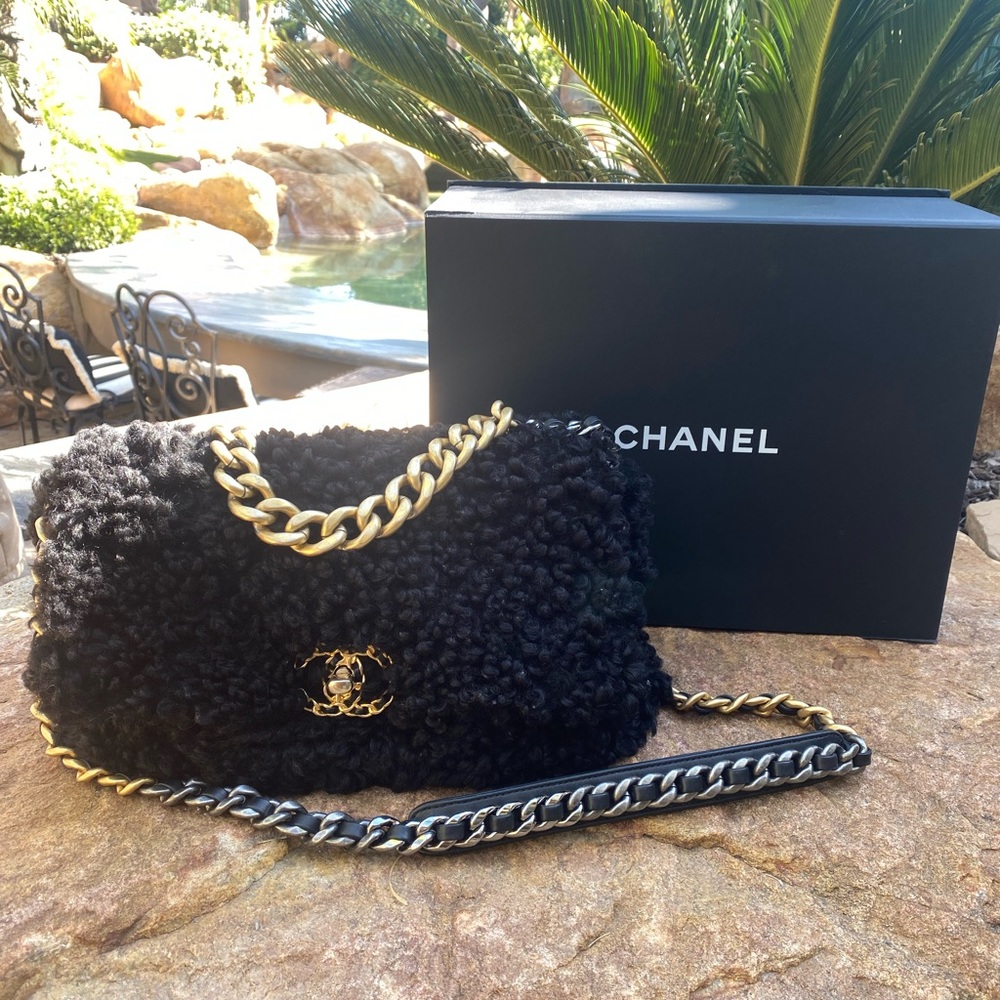 🖤 Rare Sherpa/ shearling authentic CHANEL 19 chain large bag / purse 🖤 - Picture 1 of 17